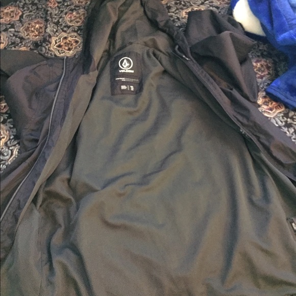 A Black Volcom Windbreaker - Picture 3 of 3